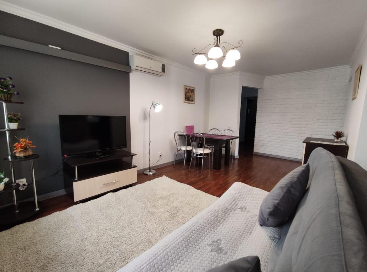 Nadezhda Apartments On The Nauryzbai Batyr 82 Almaty Eksteriør bilde