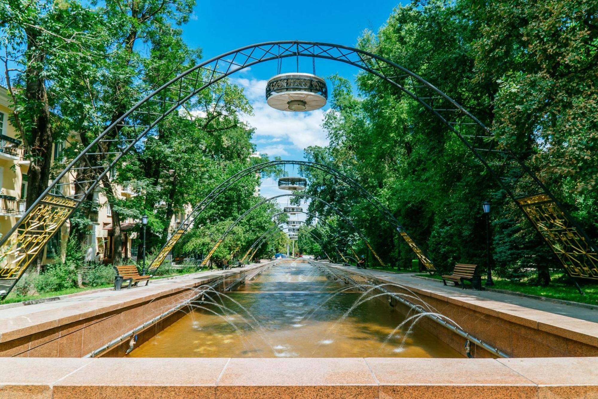 Nadezhda Apartments On The Nauryzbai Batyr 82 Almaty Eksteriør bilde