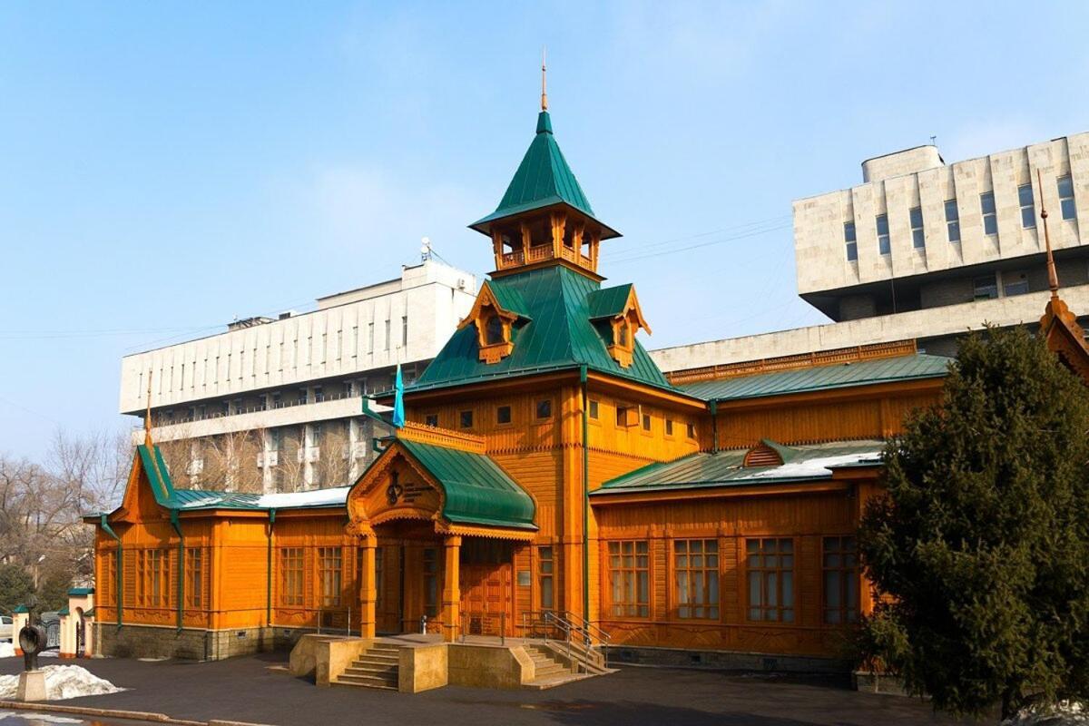 Nadezhda Apartments On The Nauryzbai Batyr 82 Almaty Eksteriør bilde