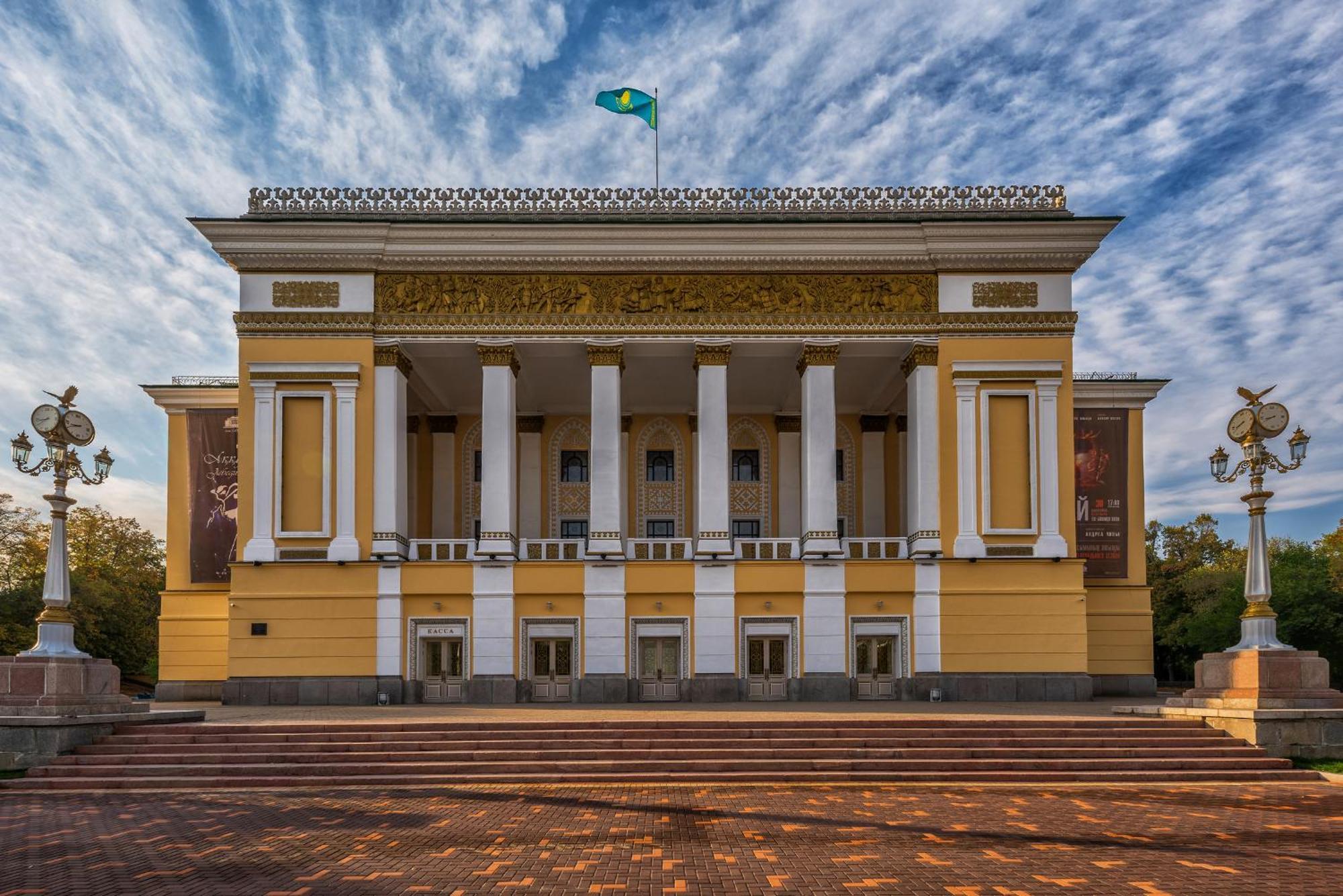 Nadezhda Apartments On The Nauryzbai Batyr 82 Almaty Eksteriør bilde