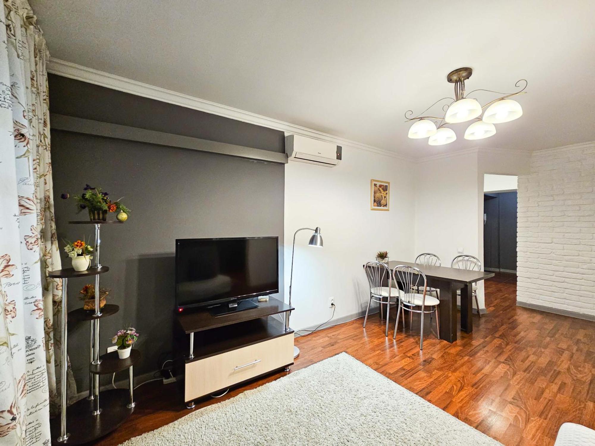 Nadezhda Apartments On The Nauryzbai Batyr 82 Almaty Eksteriør bilde